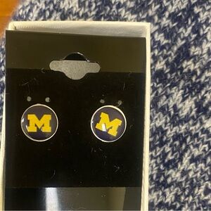 NWT UNIVERSITY OF MICHIGAN WOLVERINES EARRINGS